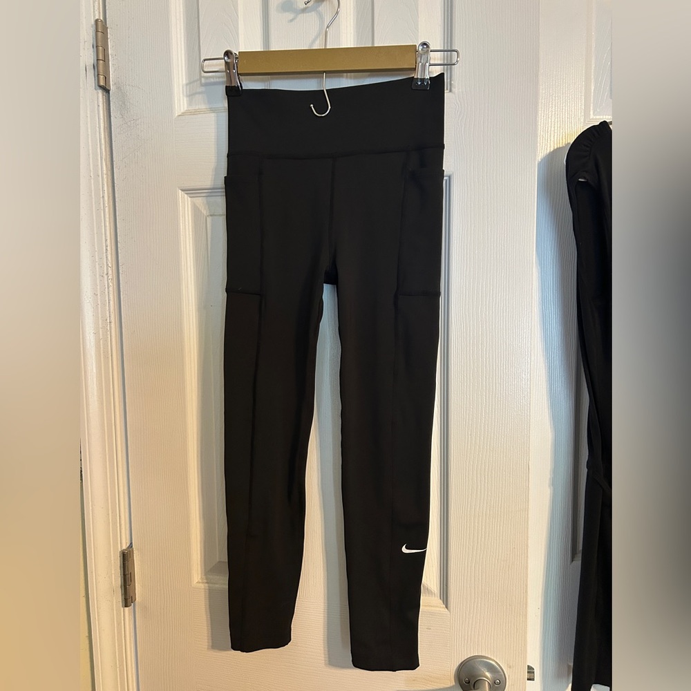 Girls Nike leggings